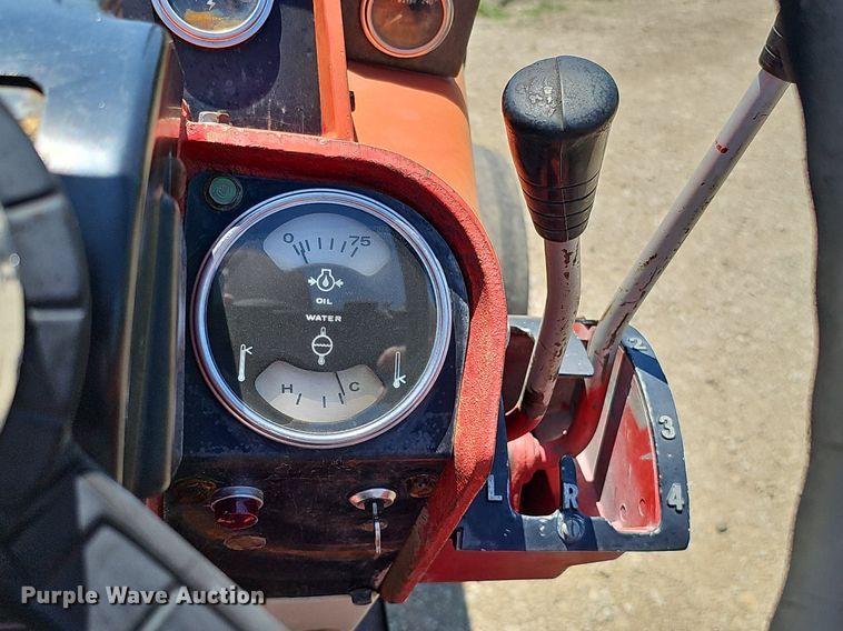 image for item DO2832 1971 International Farmall 1466  tractor