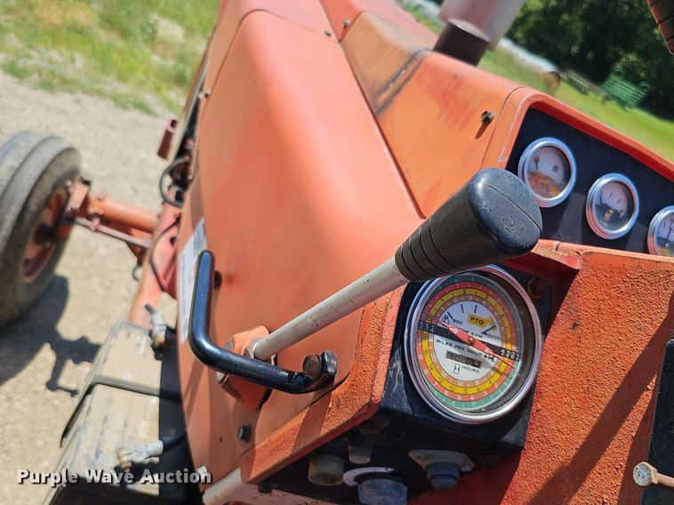 image for item DO2832 1971 International Farmall 1466  tractor