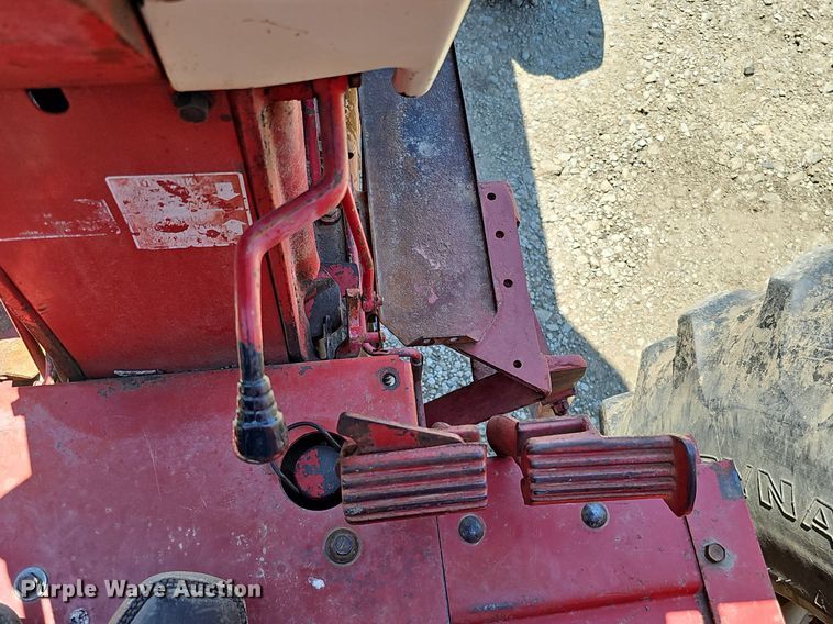 image for item DO2832 1971 International Farmall 1466  tractor