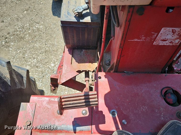 image for item DO2832 1971 International Farmall 1466  tractor