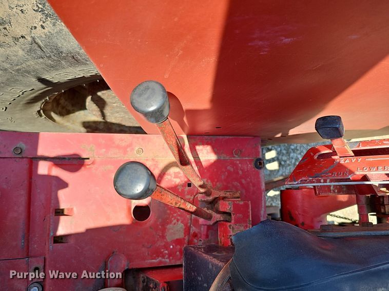 image for item DO2832 1971 International Farmall 1466  tractor