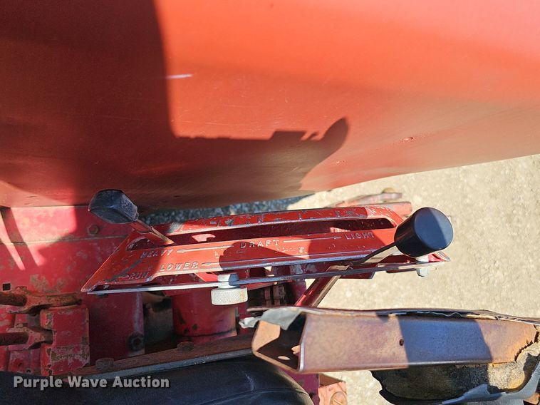 image for item DO2832 1971 International Farmall 1466  tractor