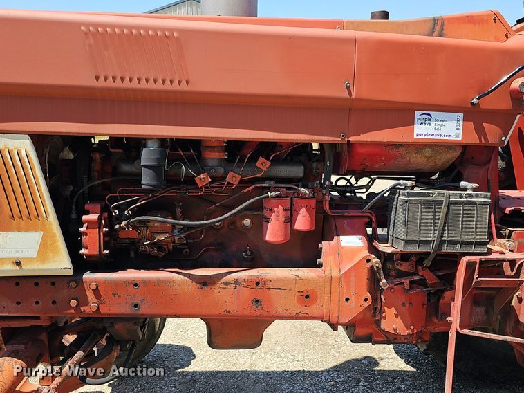 image for item DO2832 1971 International Farmall 1466  tractor