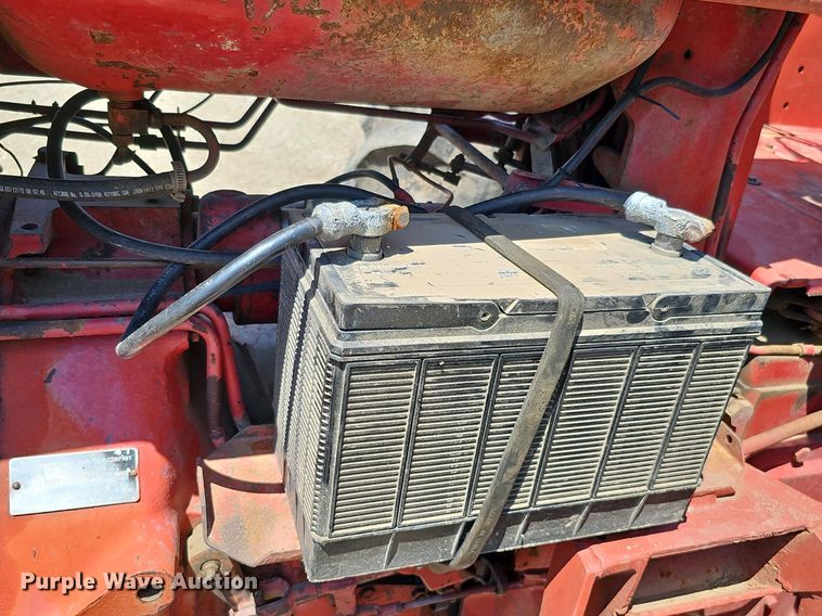 image for item DO2832 1971 International Farmall 1466  tractor