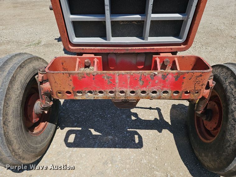 image for item DO2832 1971 International Farmall 1466  tractor