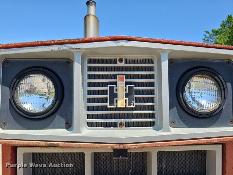 image for item DO2832 1971 International Farmall 1466  tractor