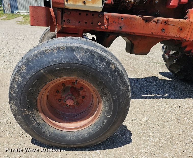 image for item DO2832 1971 International Farmall 1466  tractor