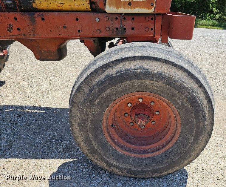 image for item DO2832 1971 International Farmall 1466  tractor