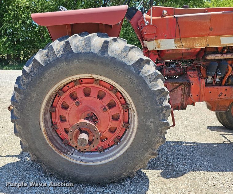 image for item DO2832 1971 International Farmall 1466  tractor