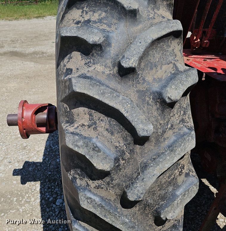 image for item DO2832 1971 International Farmall 1466  tractor
