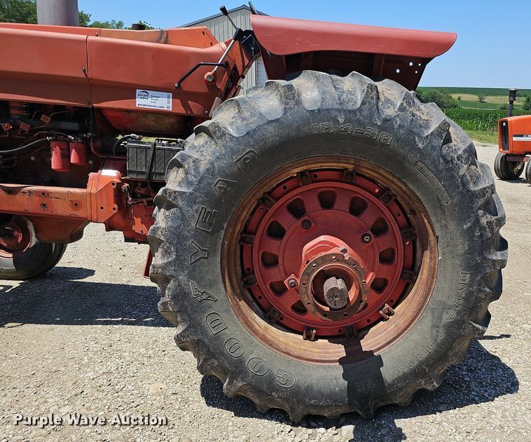 image for item DO2832 1971 International Farmall 1466  tractor