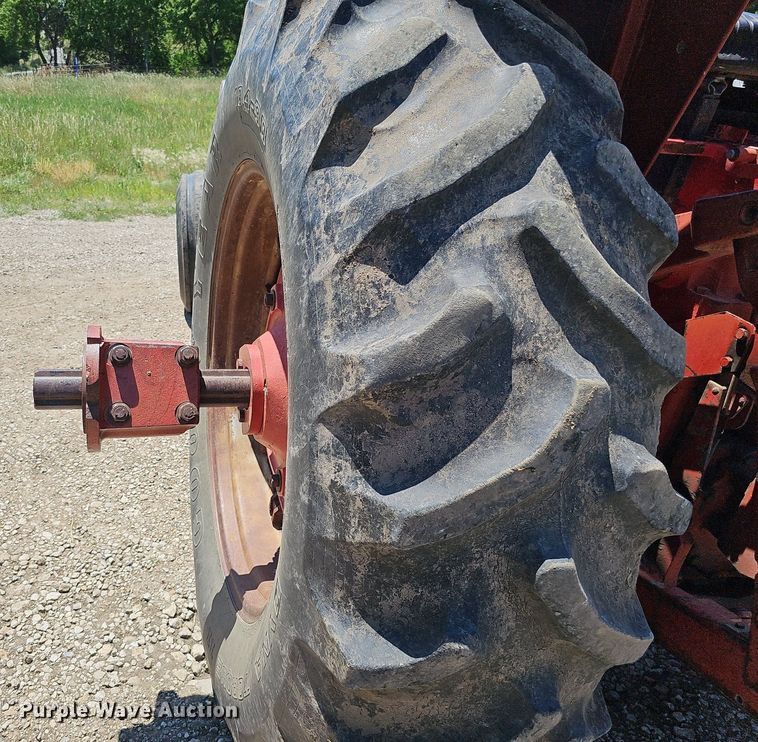 image for item DO2832 1971 International Farmall 1466  tractor