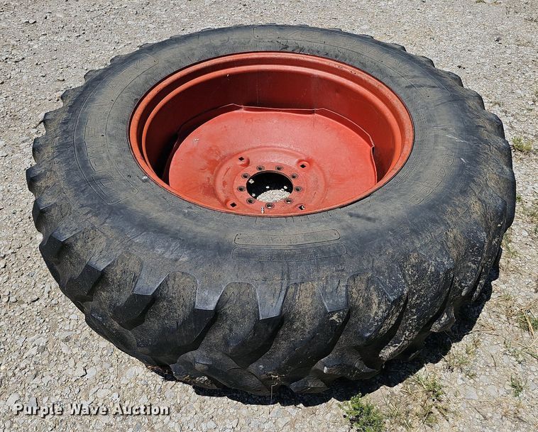 image for item DO2832 1971 International Farmall 1466  tractor