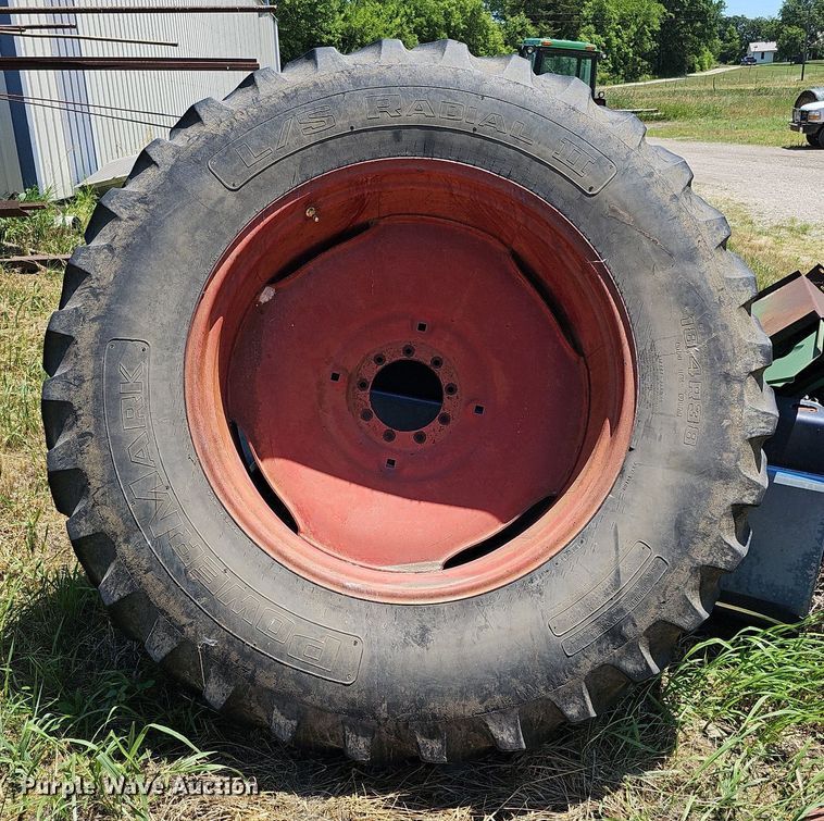 image for item DO2832 1971 International Farmall 1466  tractor