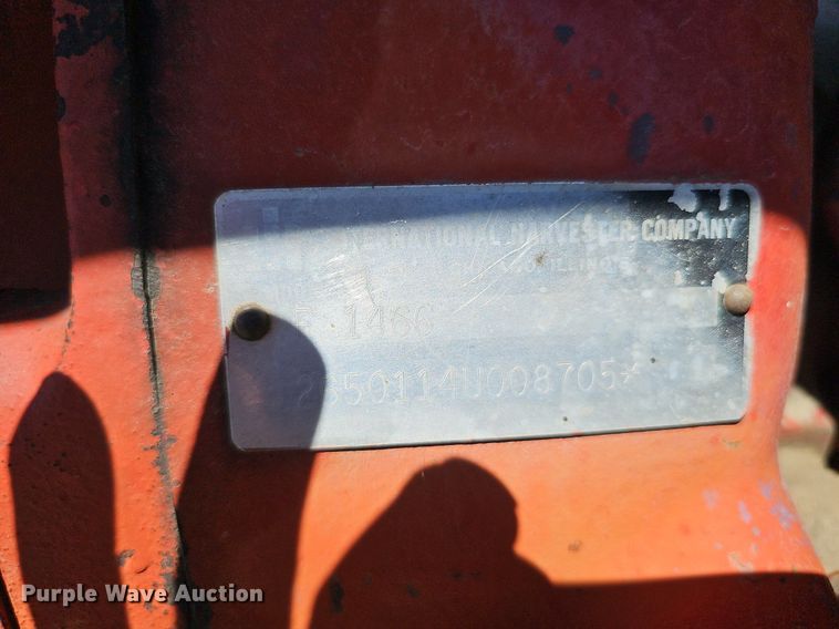 image for item DO2832 1971 International Farmall 1466  tractor