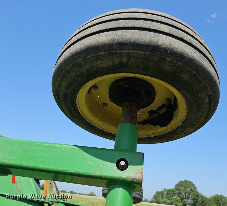 image for item DO2851 John Deere MX15 batwing rotary mower