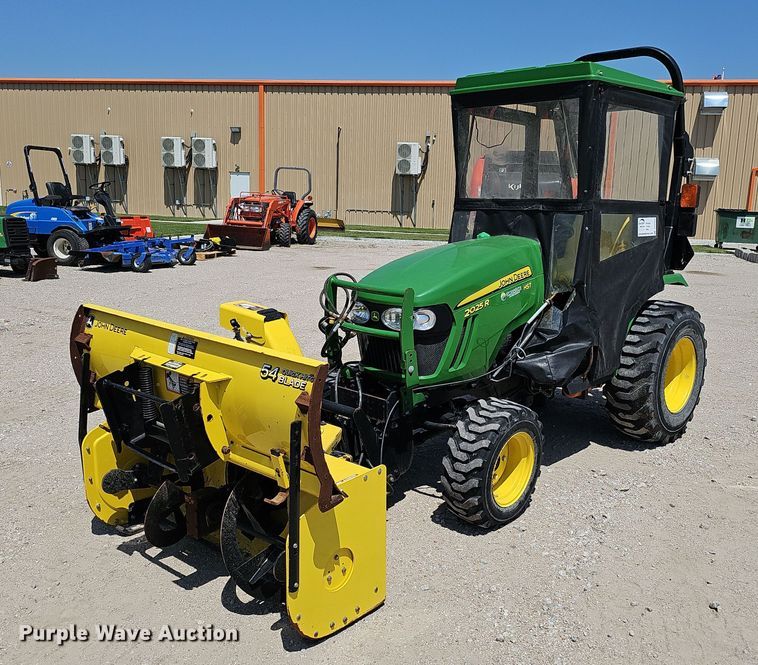 image for item DO2853 2015 John Deere 2025R  tractor