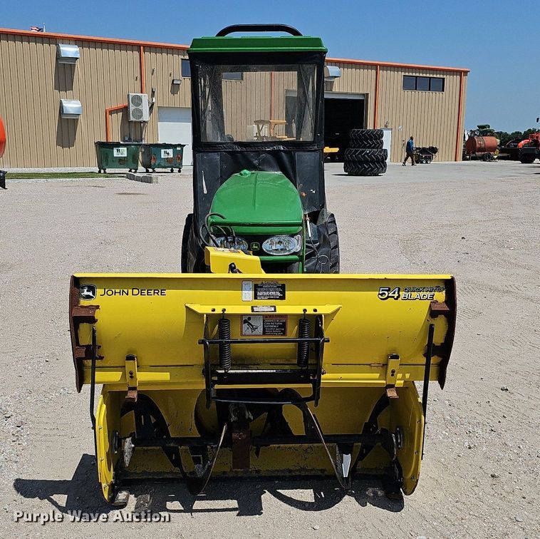 image for item DO2853 2015 John Deere 2025R  tractor