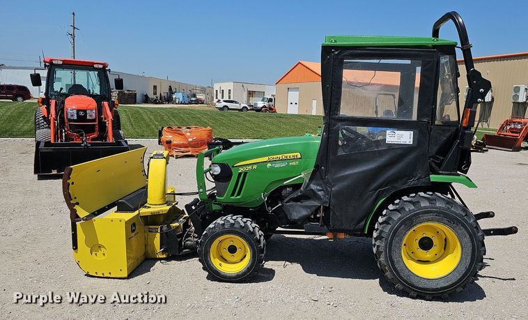 image for item DO2853 2015 John Deere 2025R  tractor