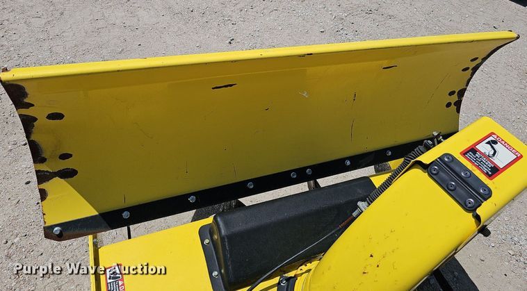 image for item DO2853 2015 John Deere 2025R  tractor