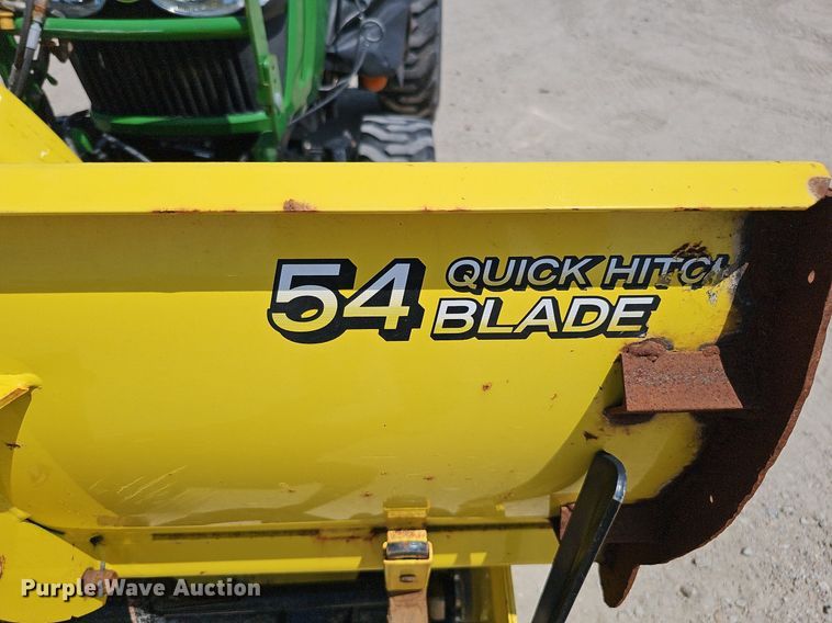 image for item DO2853 2015 John Deere 2025R  tractor