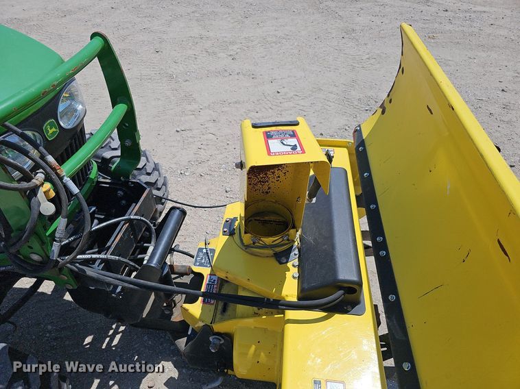 image for item DO2853 2015 John Deere 2025R  tractor