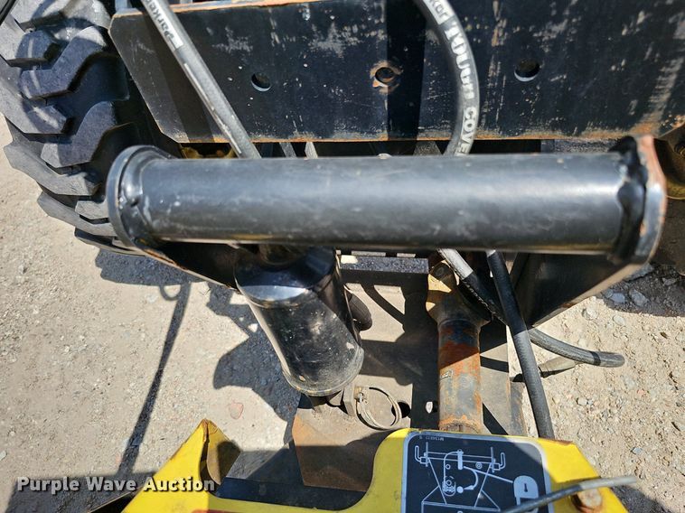 image for item DO2853 2015 John Deere 2025R  tractor