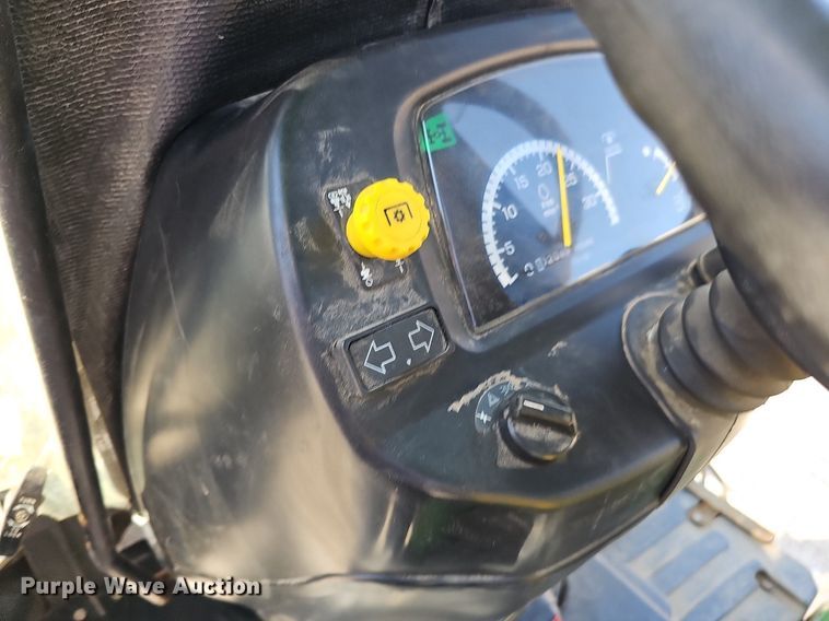 image for item DO2853 2015 John Deere 2025R  tractor