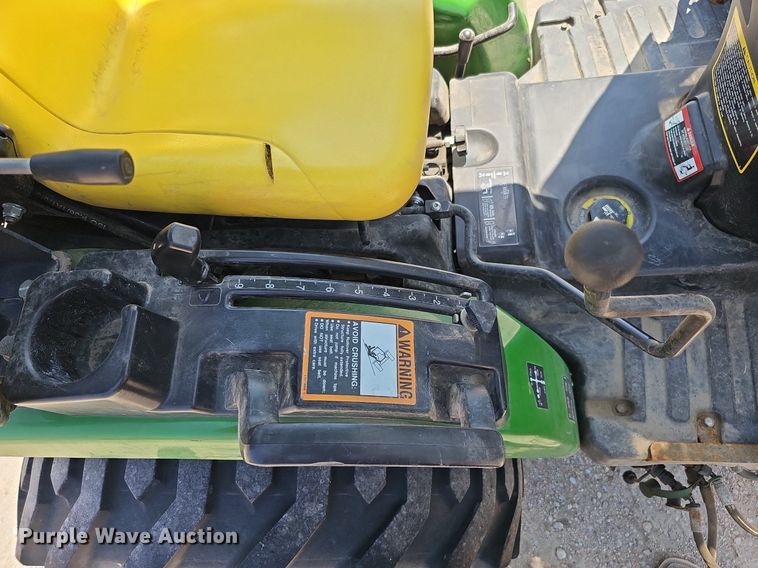 image for item DO2853 2015 John Deere 2025R  tractor