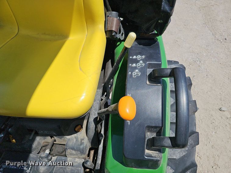 image for item DO2853 2015 John Deere 2025R  tractor