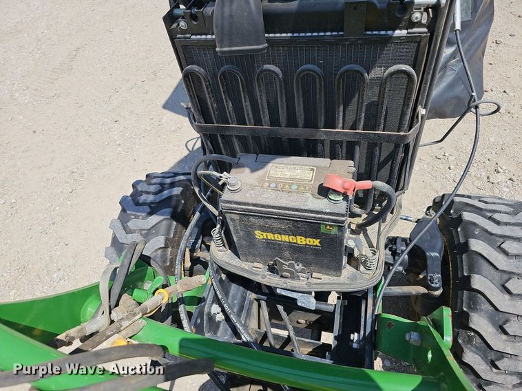 image for item DO2853 2015 John Deere 2025R  tractor