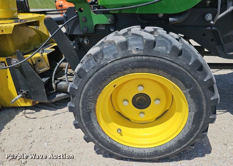 image for item DO2853 2015 John Deere 2025R  tractor