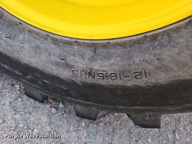 image for item DO2853 2015 John Deere 2025R  tractor