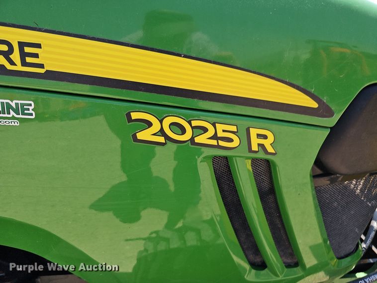 image for item DO2853 2015 John Deere 2025R  tractor