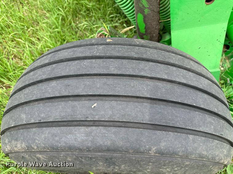 image for item DO5147 John Deere 956  swather / windrower