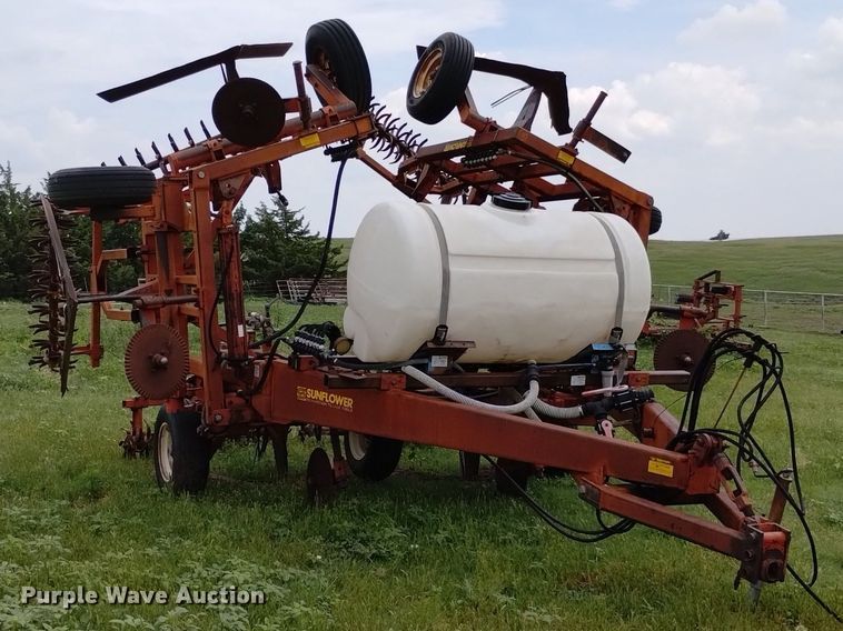 image for item DP3297 Sunflower 8660  sweep plow