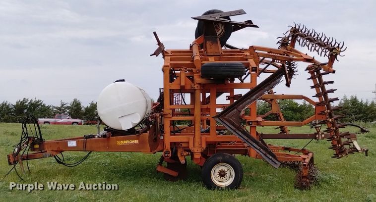 image for item DP3297 Sunflower 8660  sweep plow