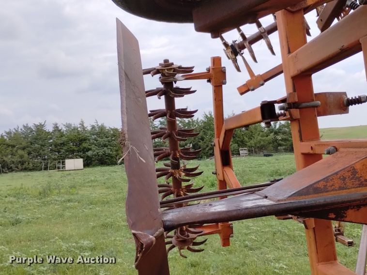 image for item DP3297 Sunflower 8660  sweep plow