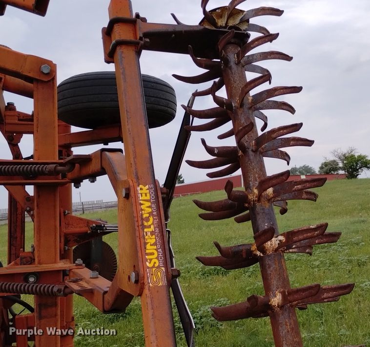 image for item DP3297 Sunflower 8660  sweep plow