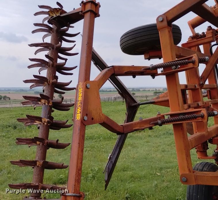 image for item DP3297 Sunflower 8660  sweep plow