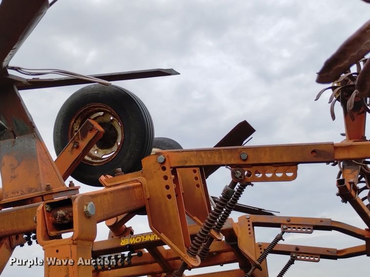 image for item DP3297 Sunflower 8660  sweep plow