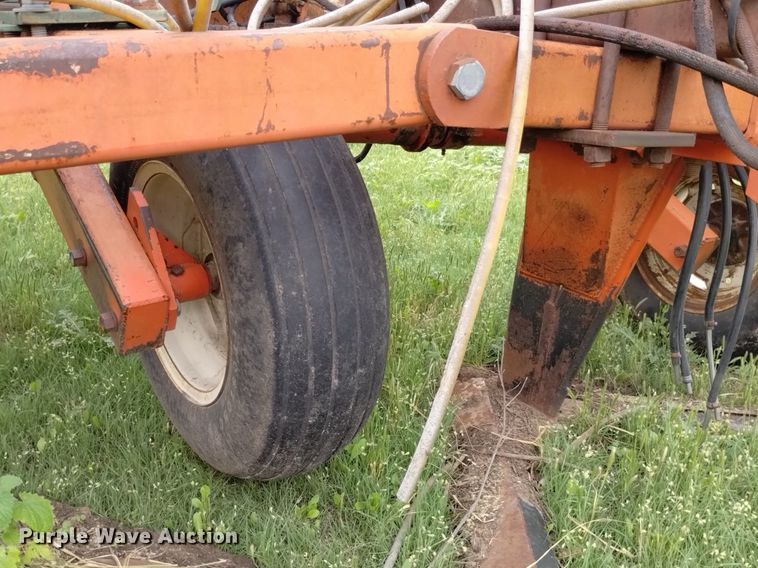image for item DP3297 Sunflower 8660  sweep plow