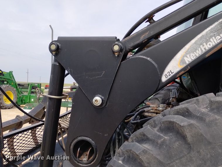 image for item DP3301 2001 New Holland TV140  bi-directional tractor