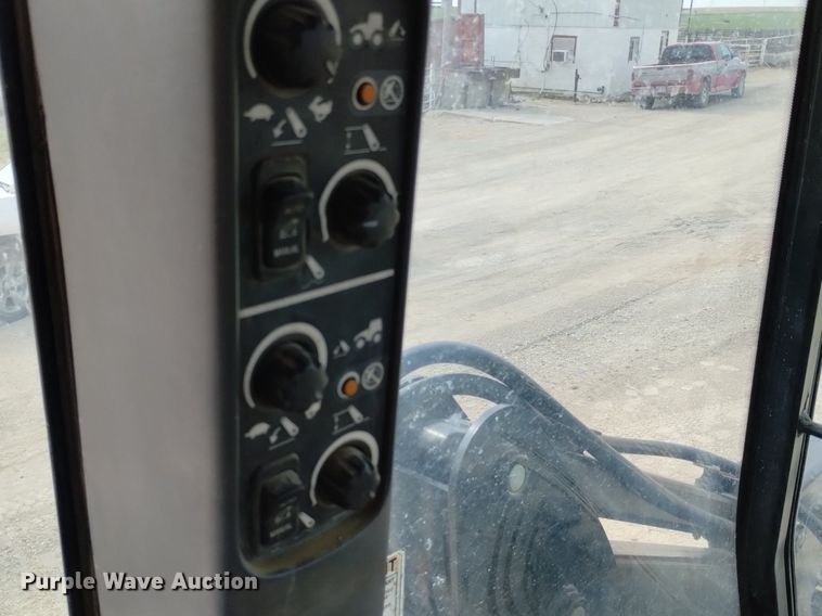 image for item DP3301 2001 New Holland TV140  bi-directional tractor