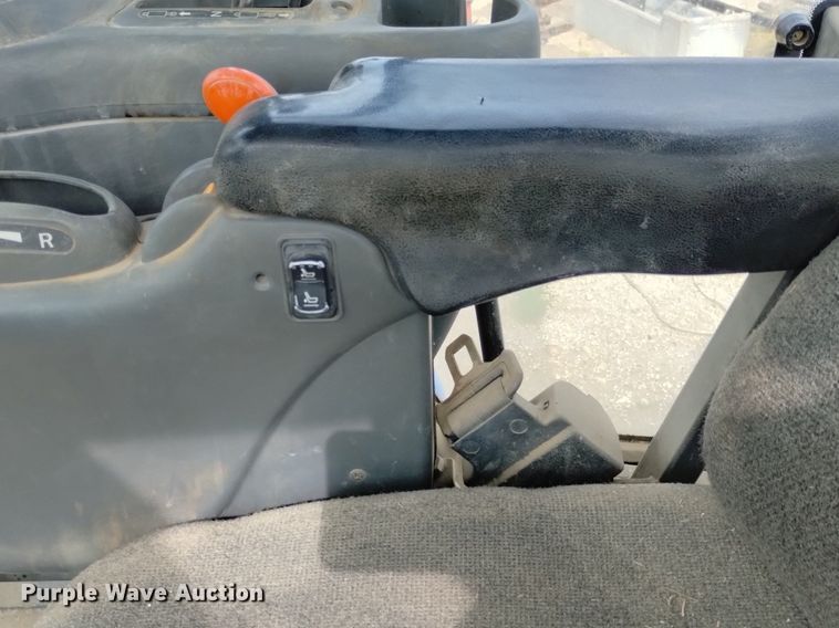 image for item DP3301 2001 New Holland TV140  bi-directional tractor