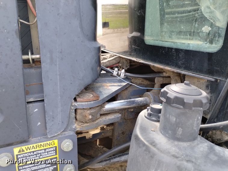 image for item DP3301 2001 New Holland TV140  bi-directional tractor