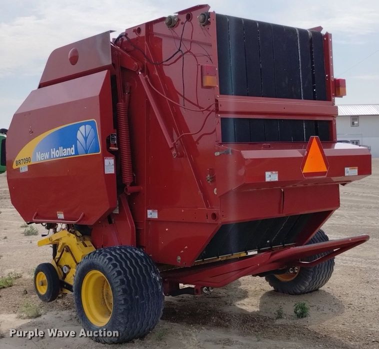 image for item DP3302 2008 New Holland BR7090  round baler