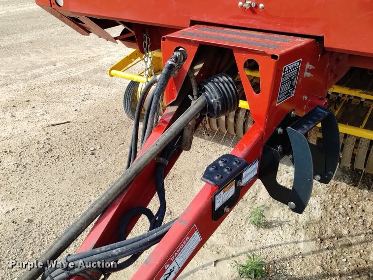 image for item DP3302 2008 New Holland BR7090  round baler