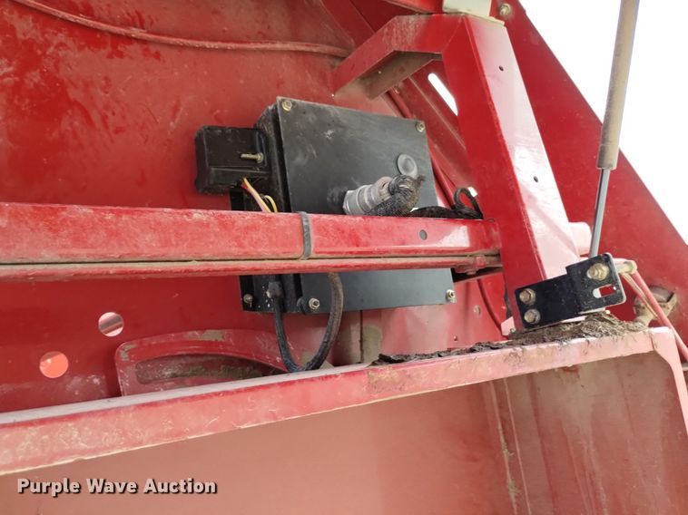 image for item DP3302 2008 New Holland BR7090  round baler