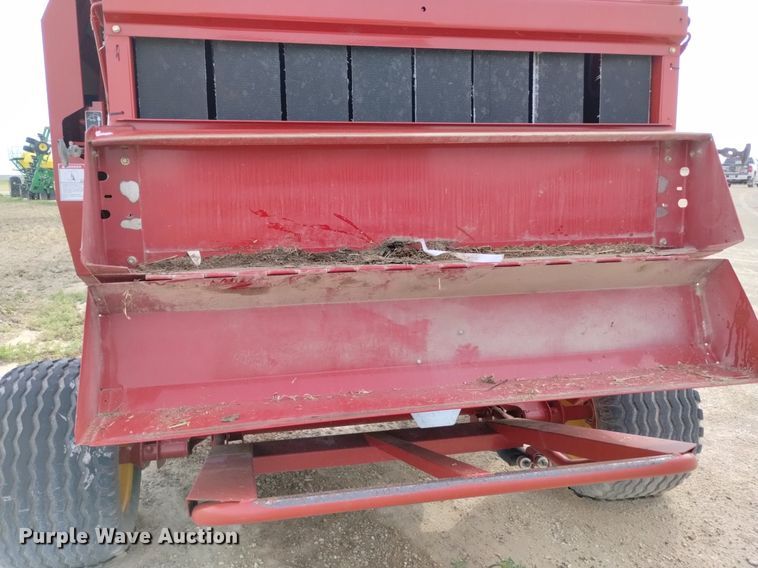 image for item DP3302 2008 New Holland BR7090  round baler